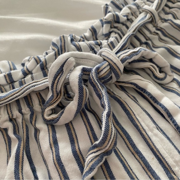 Hollister white and blue stripe paper bag shorts (lined w/ pockets) size Medium - Picture 11 of 13